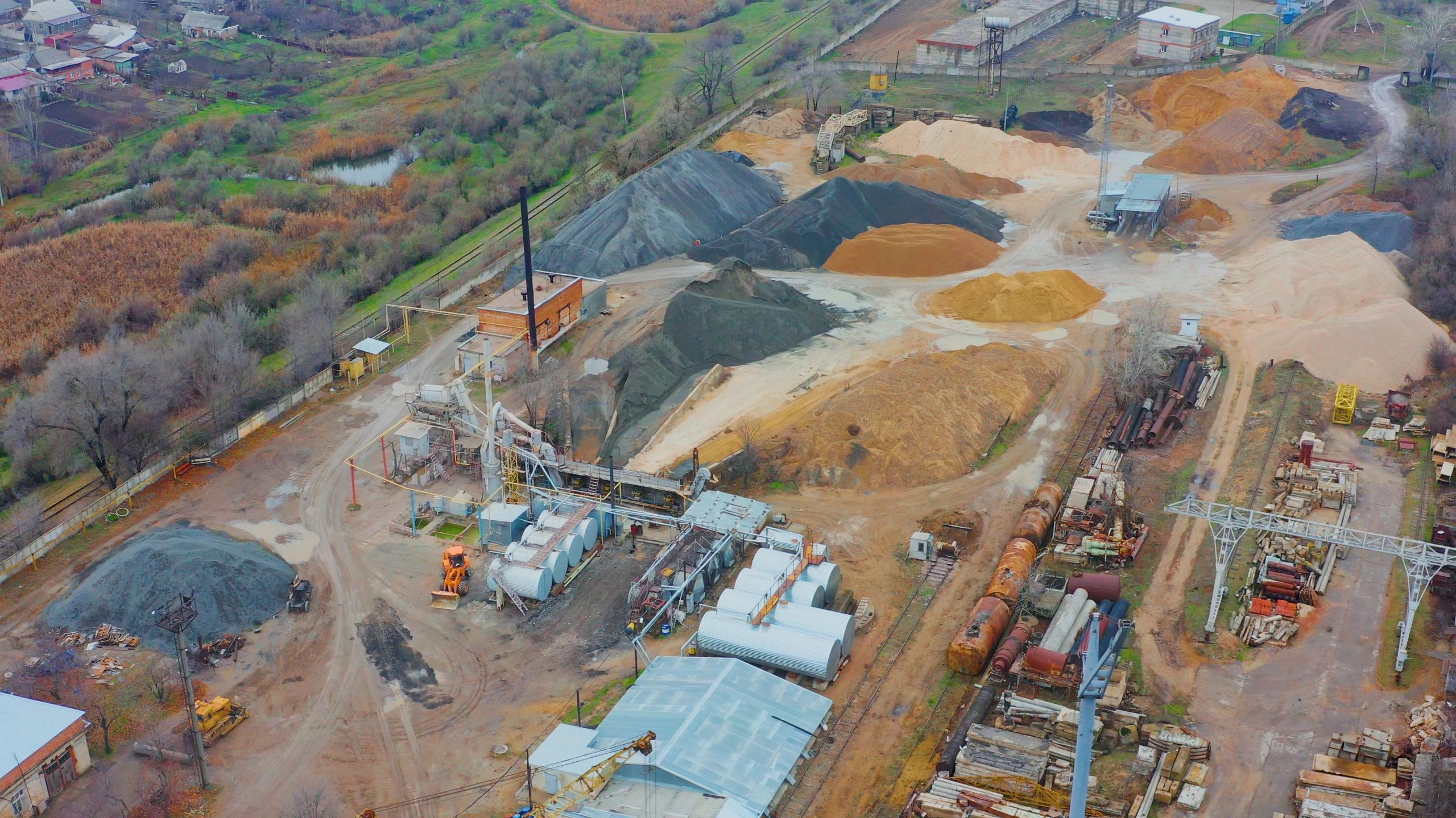 Industrial site and aggregate yard representing nationwide equipment logistics